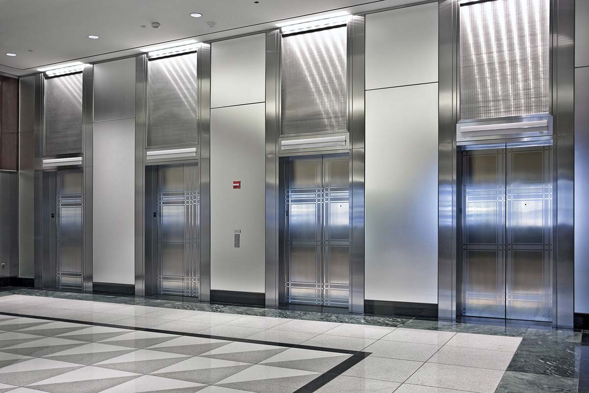 مقایسه درب کابین و درب طبقه آسانسور 