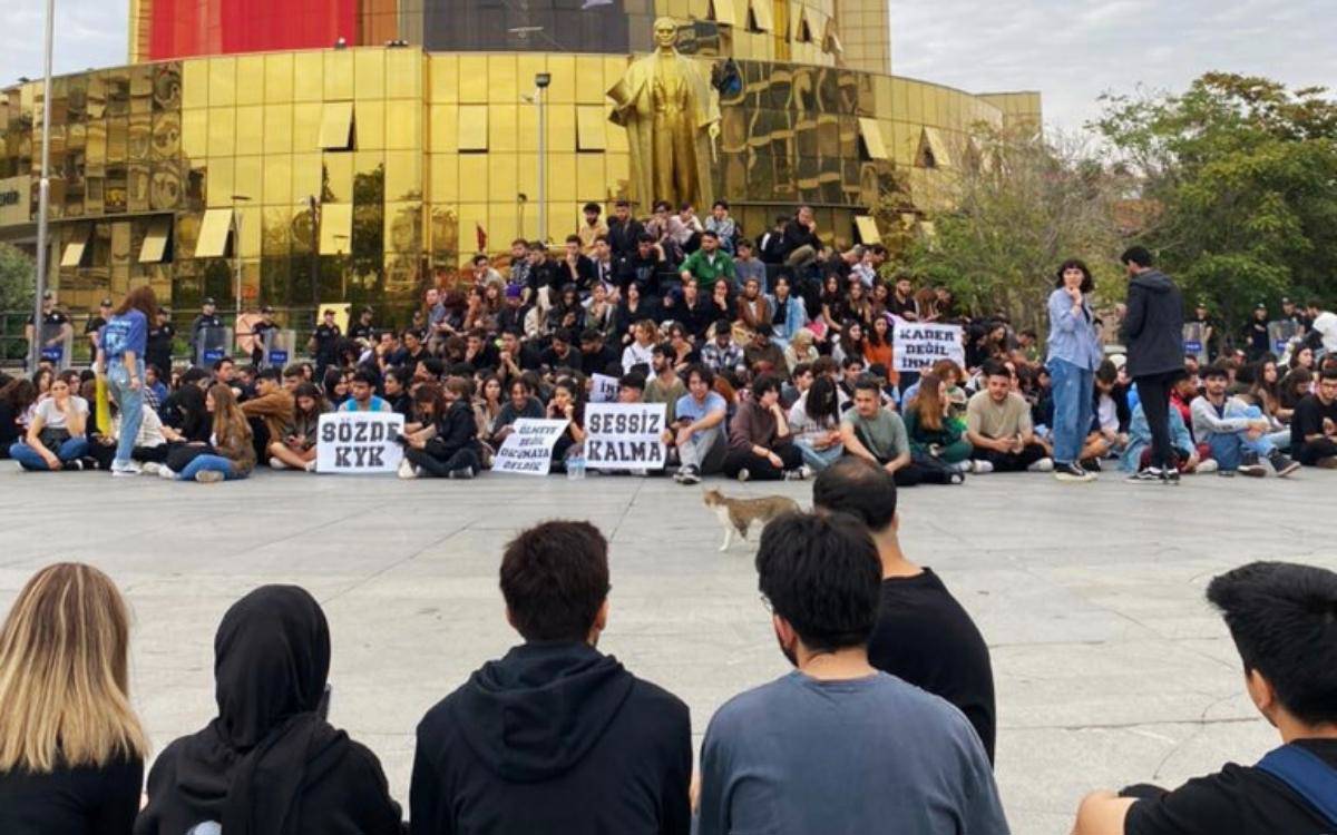 اعتراض دانشجویان در پی حوادث پی در پی آسانسورها در خوابگاه‌های ترکیه