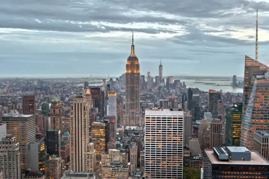 A woman survived after the elevator fell from the 75th floor of a building in New York 15 زنده ماندن زنی پس از سقوط آسانسور