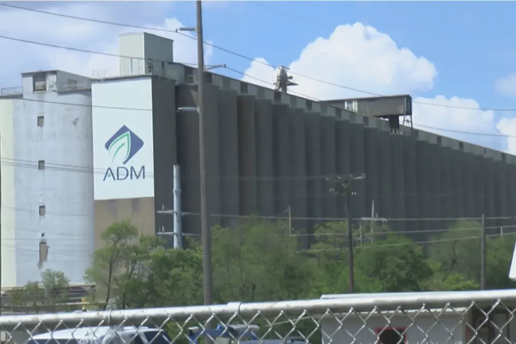 Elevator explosion at Decatur complex 7 انفجار آسانسور در مجتمع Decatur