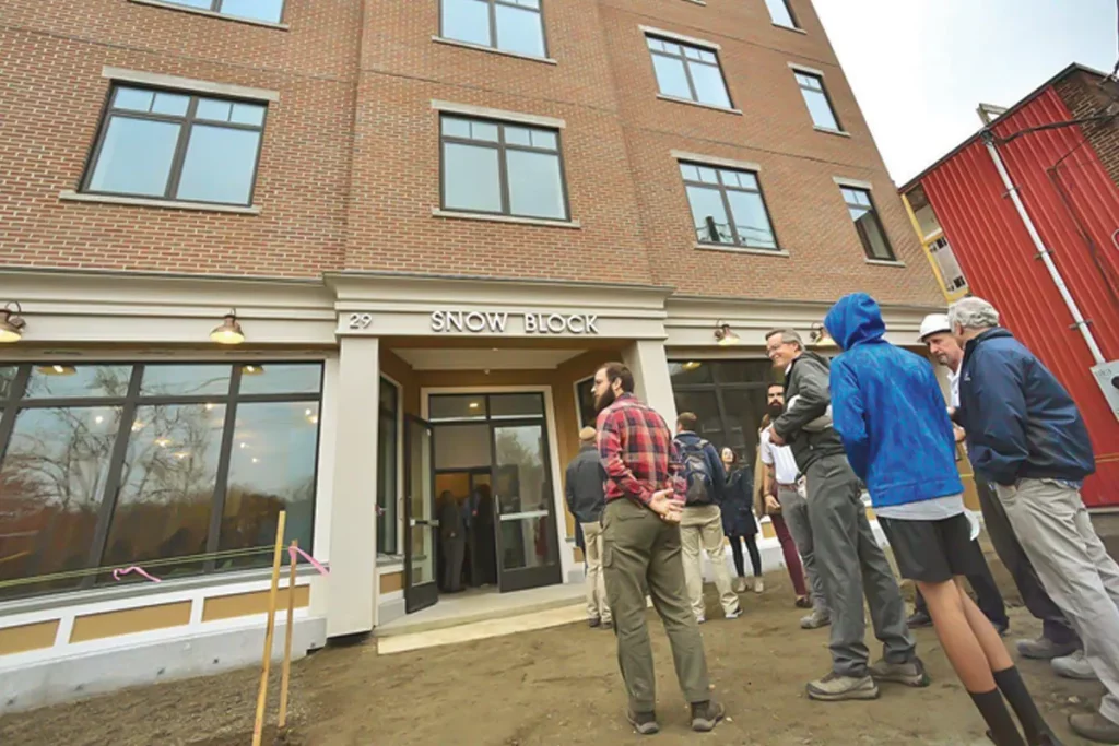 Breakdown of Snow Block apartment elevator after a month 4 خرابی آسانسور آپارتمان Snow Block