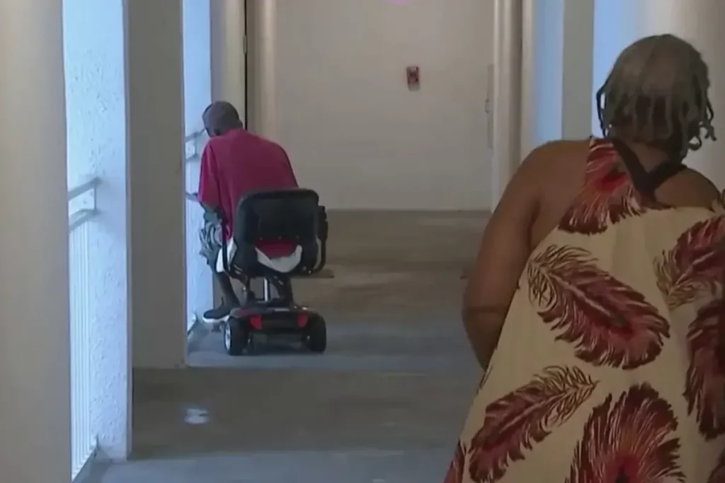 Fort Lauderdale Senior Citizens Complex Elevator Breakdown 15 خرابی مداوم آسانسور