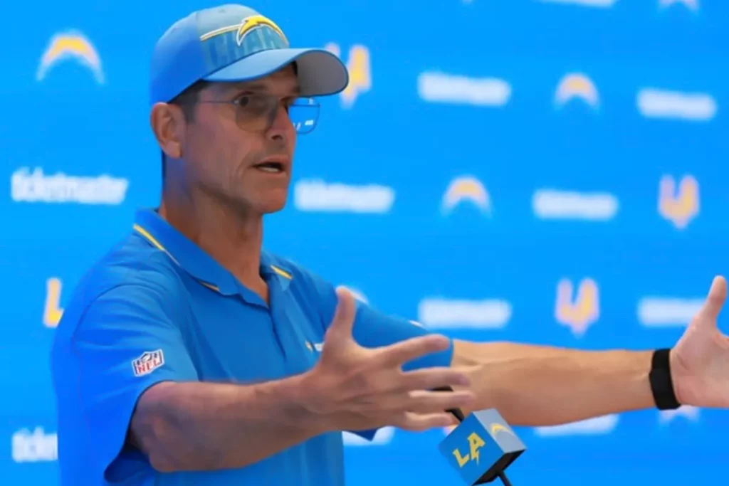 Los Angeles Chargers players stuck in an elevator 10 گیر افتادن بازیکنان تیم لس آنجلس چارجرز در آسانسور