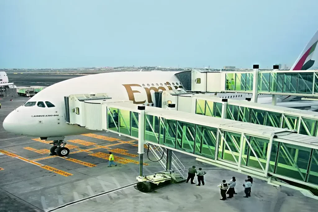 قرارداد خدمات فرودگاه‌های دبی