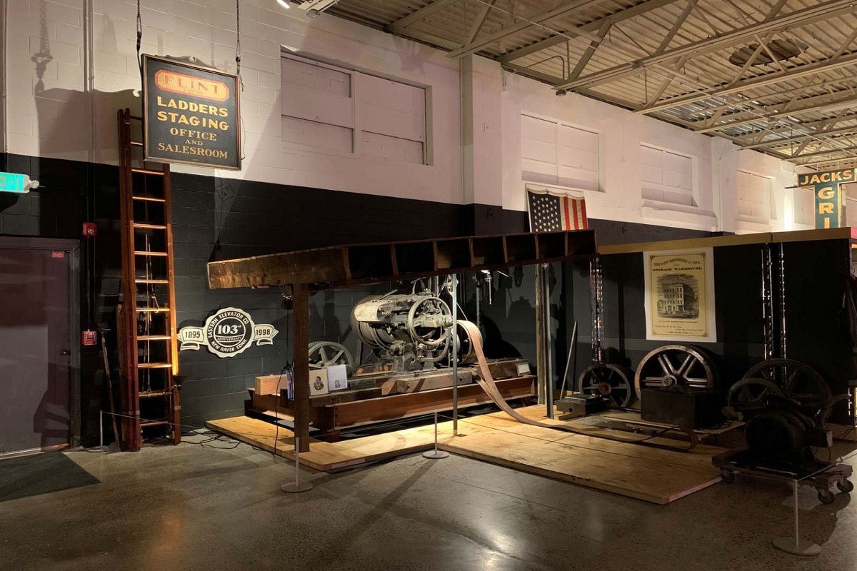 آسانسور ماشین‌آلات شرقی