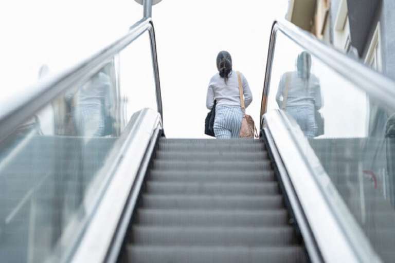 بارسلونا ۳۷ واحد حمل و نقل عمودی را جایگزین می‌کند