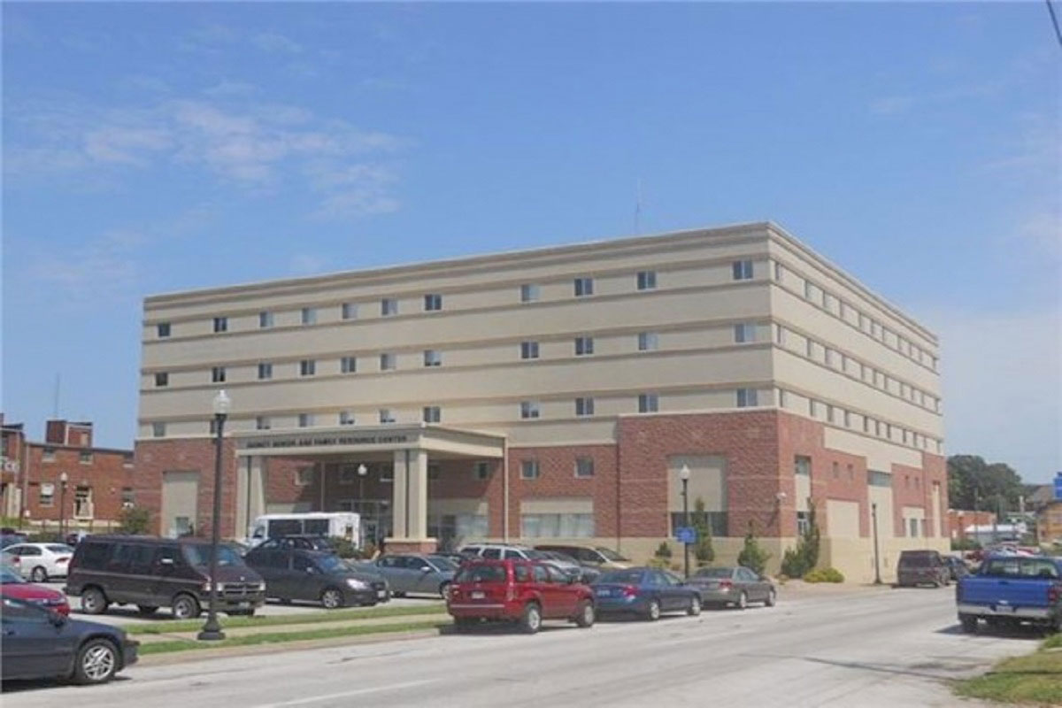 نصب آسانسور در مرکز سالمندان